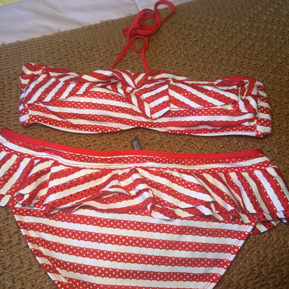 Kenneth Cole reaction women’s bikini, red and white striped ruffle size large